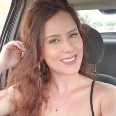 CÍNTIA CORSI