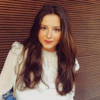 Julia Sacre Guimarães